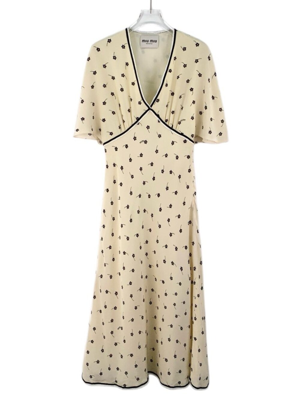 X32289 | Miu Miu | 2022 Collection | Beige Short-Sleeve V-Neck Dress Size 40S
